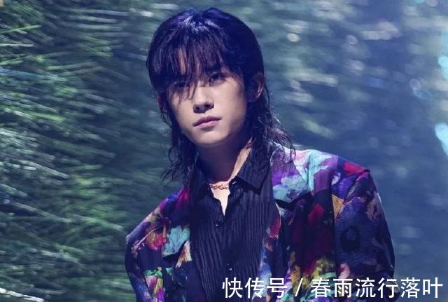 兩臺晚會全員真唱，易烊千璽等“頂流”表現(xiàn)亮眼，超拼夜收視高