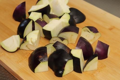  教你在家腌茄子，1次腌10斤茄子不够吃，做法简单，好吃又下饭