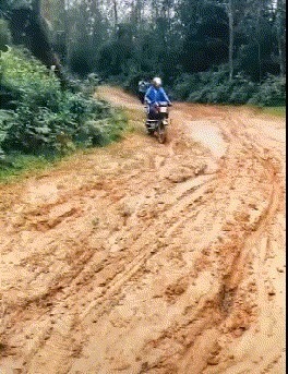 |搞笑GIF:都建功立业了,还是改不掉看见妹子就想抱的冲动