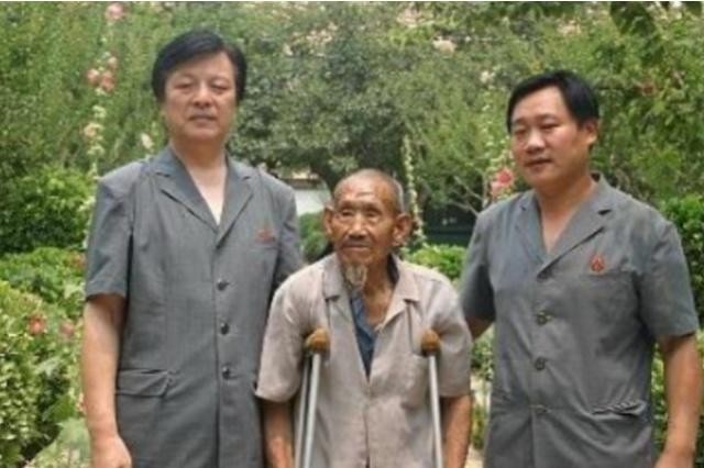  暴露|一9旬老人逝世，遗物中翻出一张“破碎的纸”，竟暴露其真正身份