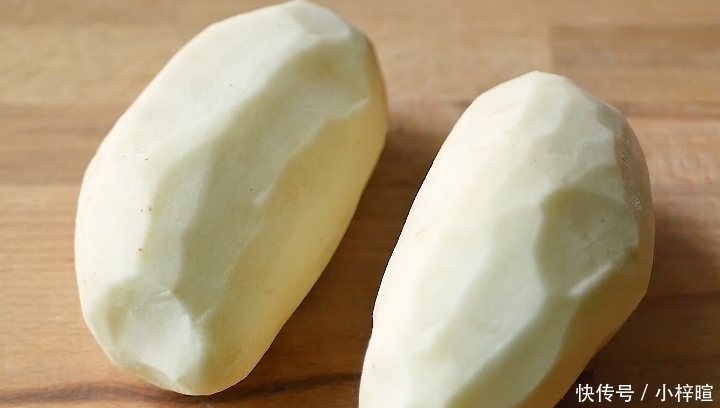 土豆不要炒着吃了,2分钟教你最新做法,金黄酥脆,比薯片还好吃