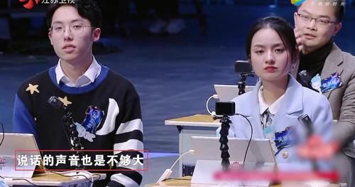 关睿怡指出了选手敢怒不敢言的问题，薛兆丰却当场甩锅，太尴尬了