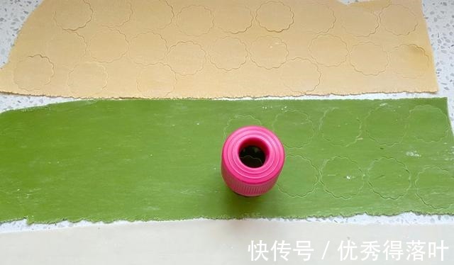 孩子挑食不爱吃饭,试试彩色蝴蝶面营养美味易消化,自己做真简单!