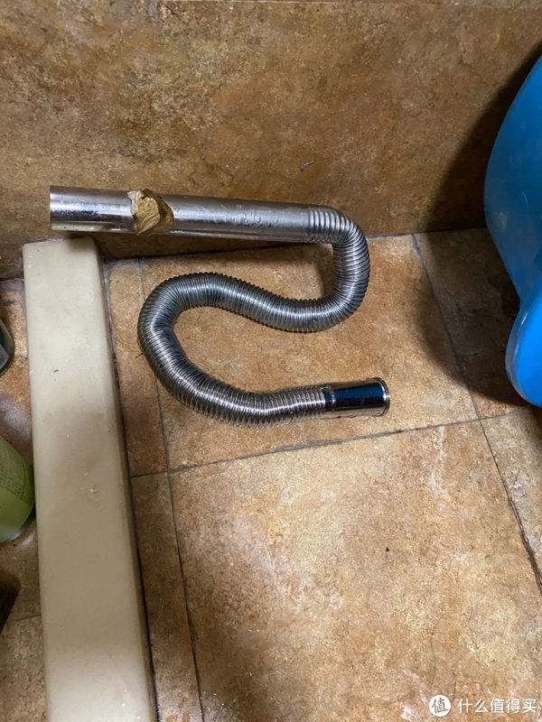 螺纹管|夏季到了，该给家里的下水管道“动手术”了，防返味一招见效！