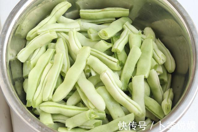青柠食记|入秋这菜4元一斤,和猪肉一起焖,比饭店的还好吃,堪称下饭神器