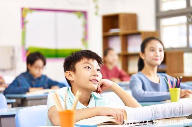 初一男孩和母亲发生矛盾不想上学,爸爸这样做让儿子重返课堂