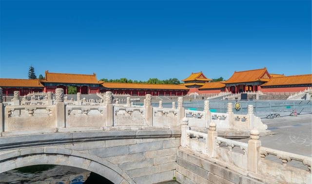 中年|CCTV公布假期旅行地榜单，文化古迹走红，故宫更是位列榜首