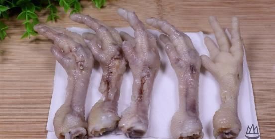鸡爪|原来鸡爪去骨这么简单,1根牙签就搞定,真的太方便了