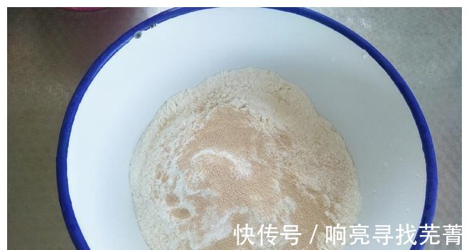 外酥|教你做懒人发面饼，不用揉面，外酥里嫩，真香！
