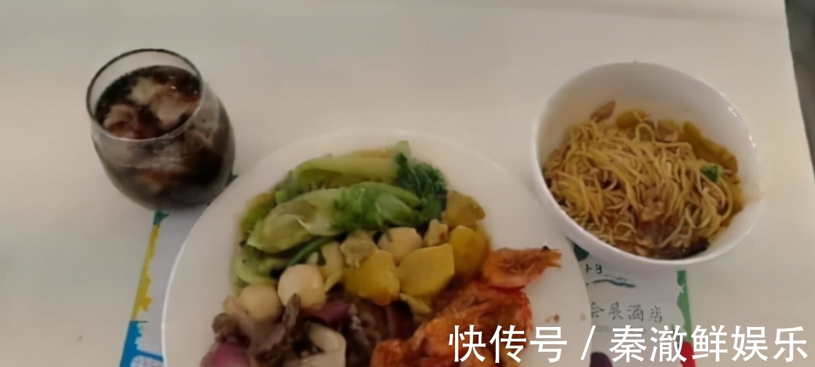 中国女排|郎平卸任后女排放飞自我!李盈莹直播喝可乐还吃肉,不管理饮食?