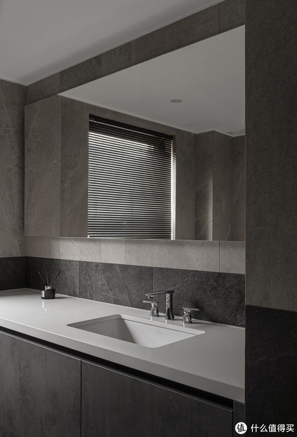 主卧|单身男青年的180㎡之家,全屋简约风,一个人独居,也住出高级感