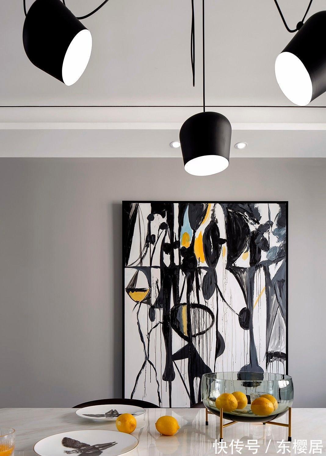 腔调|130平的三居室，简约优雅有腔调，卧室背景墙的设计更是独特