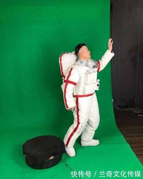 |PS搞笑恶搞:求大神换个比较美的背景