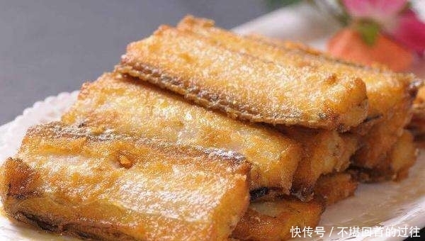 老厨师:炸带鱼别直接下油锅!多加“2步”,带鱼香酥软嫩