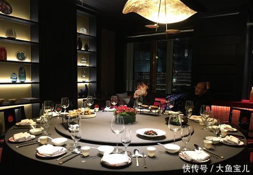 社交实录:为什么有些穷人请客时,总显得更加阔气?