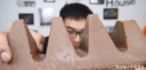 网红挑战吃30斤的巧克力,最后却“翻车”了吃不了改成喝