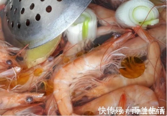 正确做法|煮虾时，10人7人加错“水”！导致虾肉柴腥味重，这才是正确做法