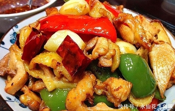 猪血丸子|香辣鲜美的开胃家常菜,简单炒制,就能解馋下饭,家人超爱吃!