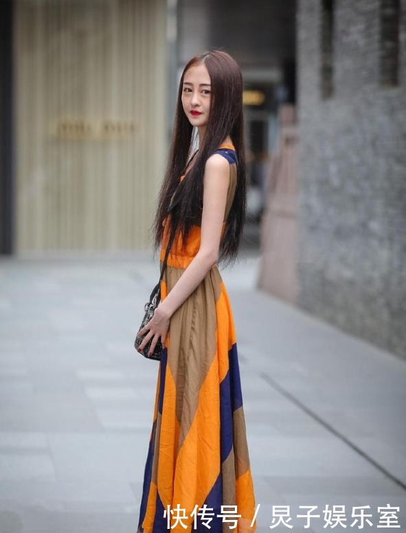 彩裙少女真有时代感,穿出了热情的民族风!