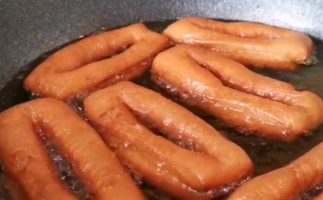 鸡蛋|花生米里加2个鸡蛋,居然这么好吃,不炒也不烙,好吃到停不下来