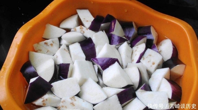 炒茄子|天冷了,这是茄子最好吃的做法,鲜嫩软绵又入味,比红烧茄子好吃