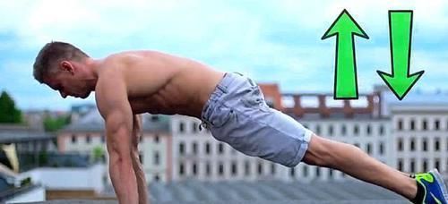 俯卧撑|负重卧推与自重俯卧撑相比较，哪个动作增肌效果更好？