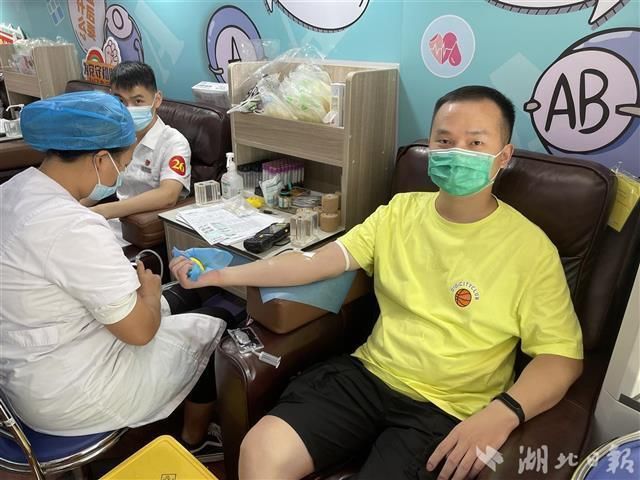 武汉市物业管理协会|300余名物业人从武汉三镇赶来献血 爱心助力“双节”团圆