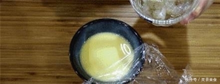 蒸鸡蛋羹,别再加生水了,掌握这3个技巧,鸡蛋羹嫩滑无气孔!