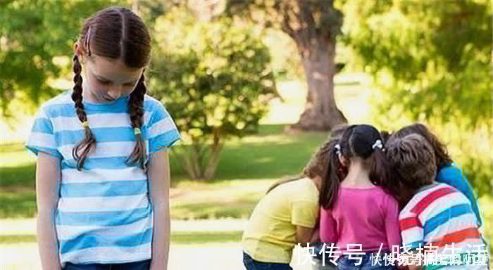 内心|如果孩子有这几个迹象,说明他内心很自卑,父母要及时引导