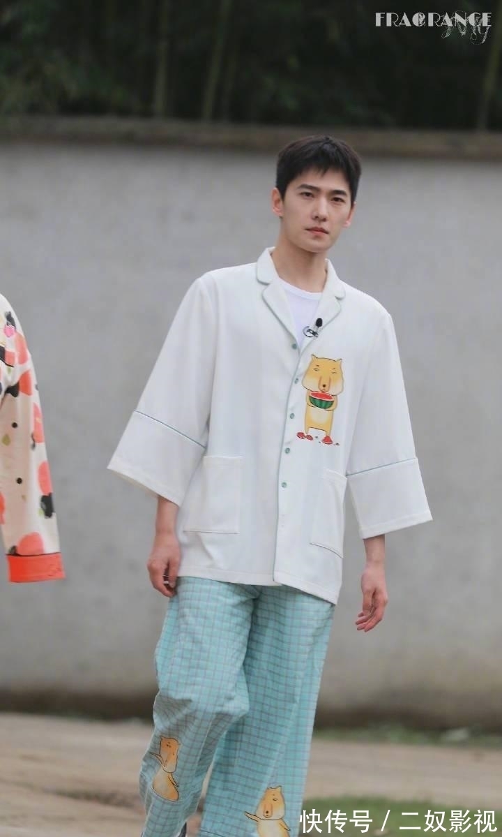 呆萌可愛|楊洋無懼綜藝陰影!參加《青春環游記3》錄制,睡衣造型呆萌可愛