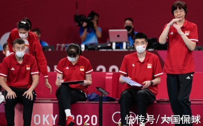 安家杰|中国女排喜从天降!8名主力留队辅佐新帅,冲击巴黎奥运冠军