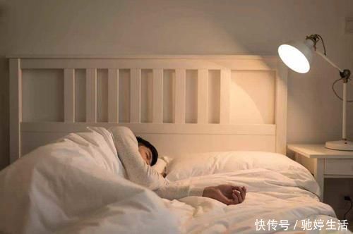 “妈妈,我怕黑”,三种妈妈的不同反应,成就了孩子不同的性格