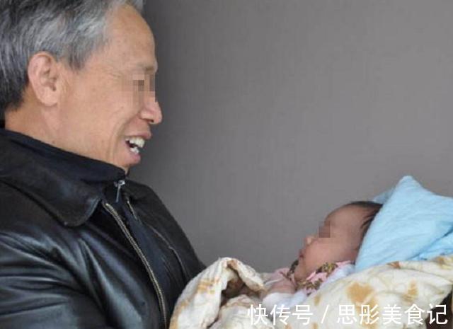 喂奶|“我在喂奶,公公在一旁逗娃”,25岁宝妈哭泣自述:无法阻止