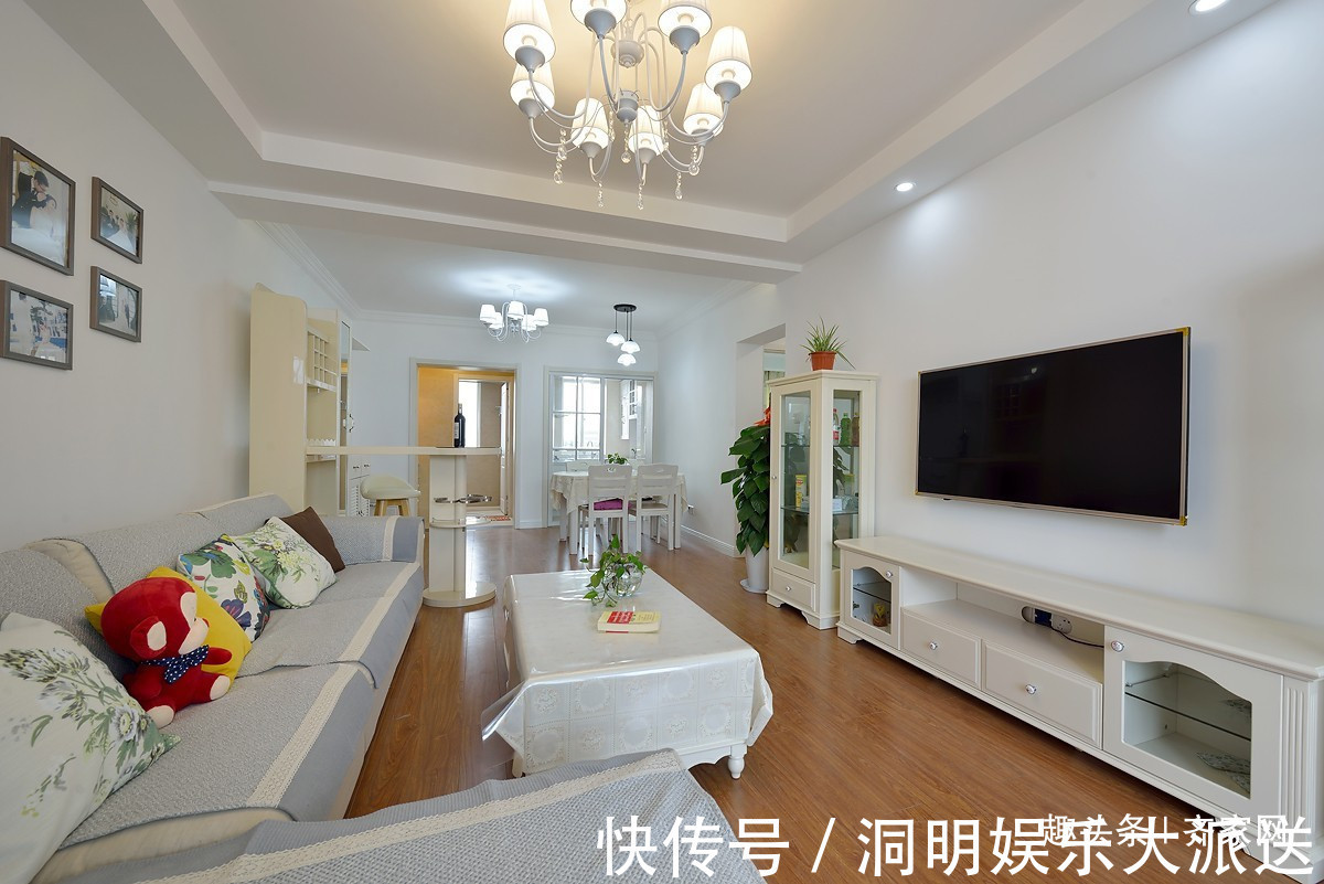 混搭|简约混搭二居,客厅照片墙存储家庭回忆,U型厨房设计,方便实用