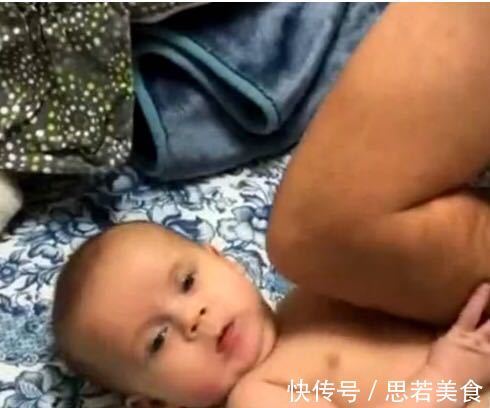 宝宝们|宝宝睡醒发现爸爸胳膊挡着自己,随后宝宝的动作,实在太可爱了