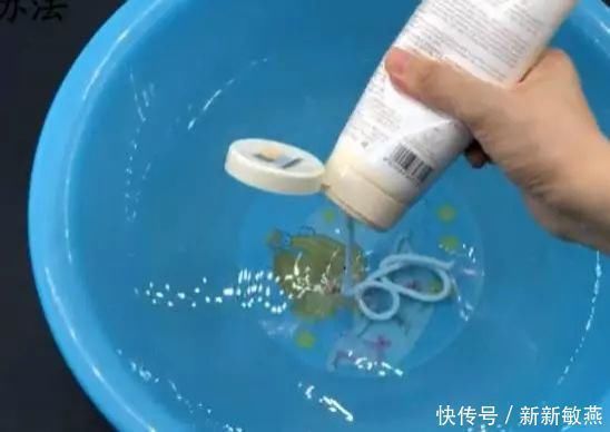 用清水拖地等于没拖,从家政公司那偷学一招,拖地又快又干净