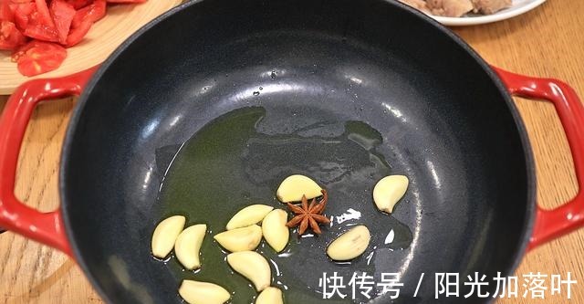 天凉了，强身健体的番茄炖牛肉，一周吃一锅不奢侈，对得起自己！