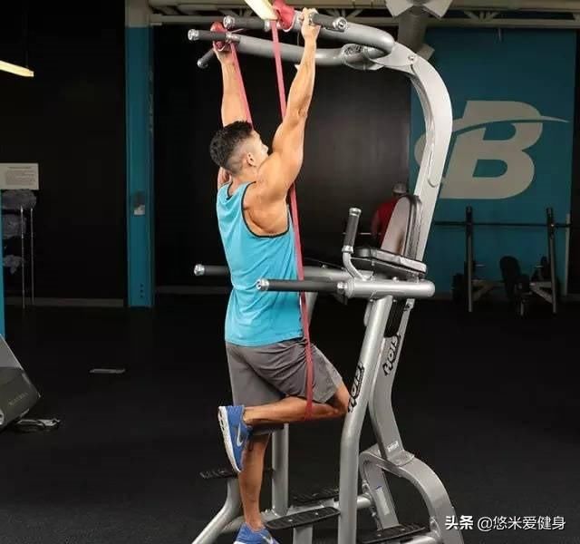 前臂|引体向上拉不起来？针对强化手臂和背部肌肉，用9个动作就能练好