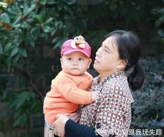 二胎|辈分乱的家庭,出门都是尴尬:外甥女去幼儿园接舅舅反被当成妈