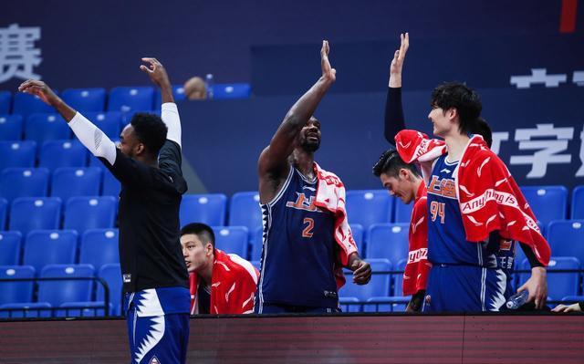 李春江|CBA最新排名:辽宁第1,上海第2,广东无缘前4,争冠形势不明朗