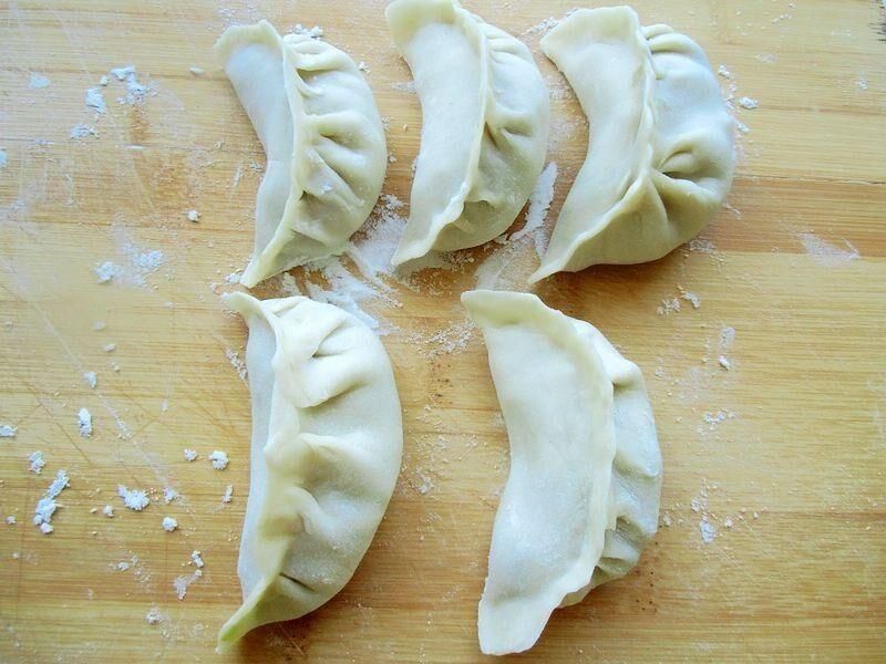 剩饺子怎么办?只需一个它, 连醋辣椒油都省了,比煮得好吃多了