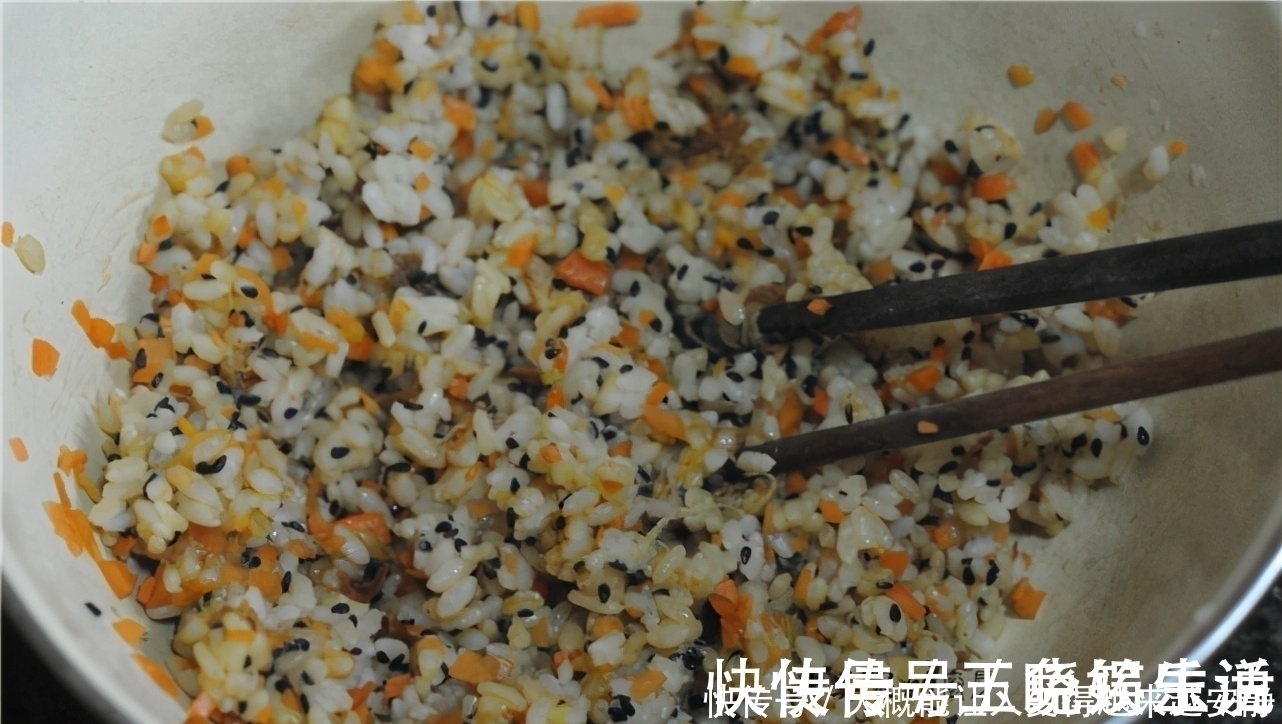 烤饭团|米饭新做法，儿子着了迷，配点蔬菜，简单一做，天天吃不够