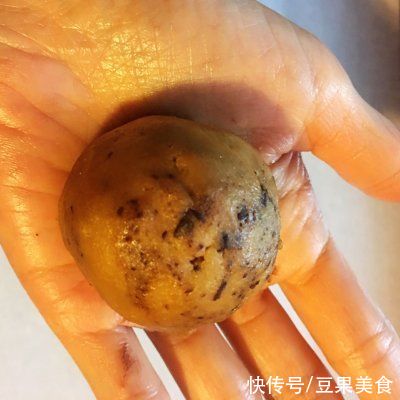 别怪我没提醒你,这道榛果巧克力熔岩软饼一吃就上瘾