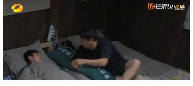 張藝興|張藝興、彭昱暢嗨聊游戲，黃磊、何炅暗稱有代溝