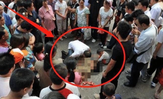 教育方式|“13岁被妈妈脱裤子打,全班围观”:多少娃,毁在了羞辱式教育