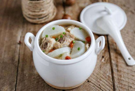 猪骨汤还是牛骨汤，最忌讳直接放热水，想要美味，必须多加一步