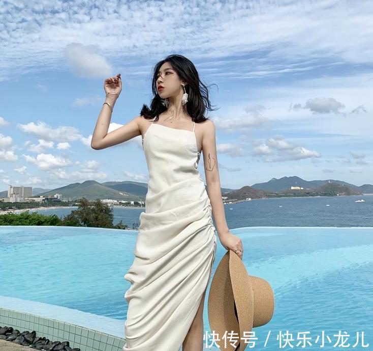 打扮|射手座的美女最喜欢打扮,一身白色吊带连衣裙,看上去真漂亮