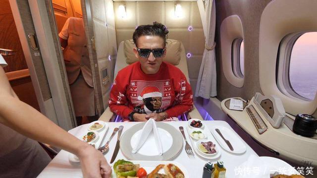 坐阿联酋头等舱是什么体验?看完才知道,比酒店还奢侈!