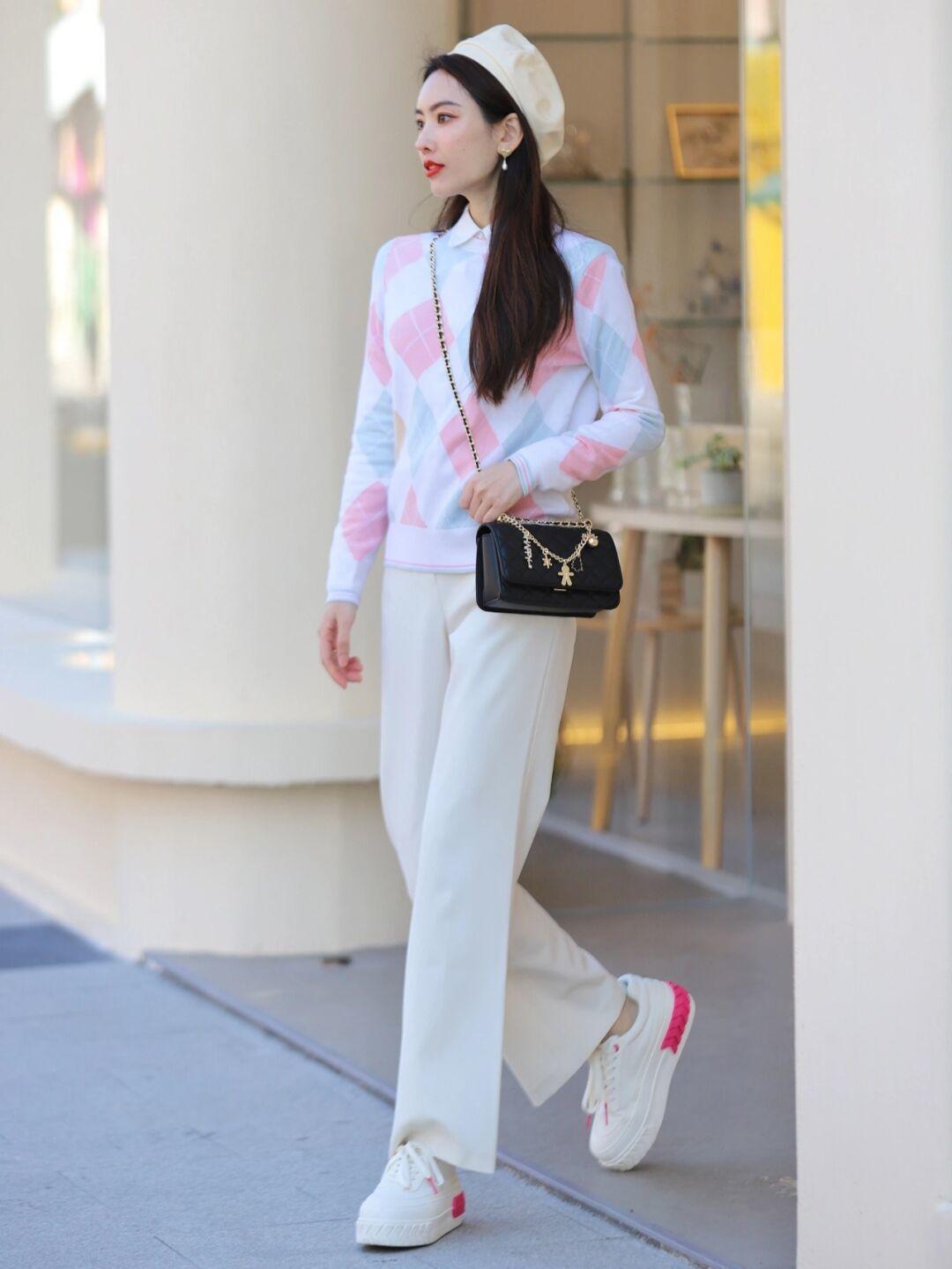 印花 百搭温柔的“印花毛衣”穿搭示范,日常简约不挑人,谁穿谁美