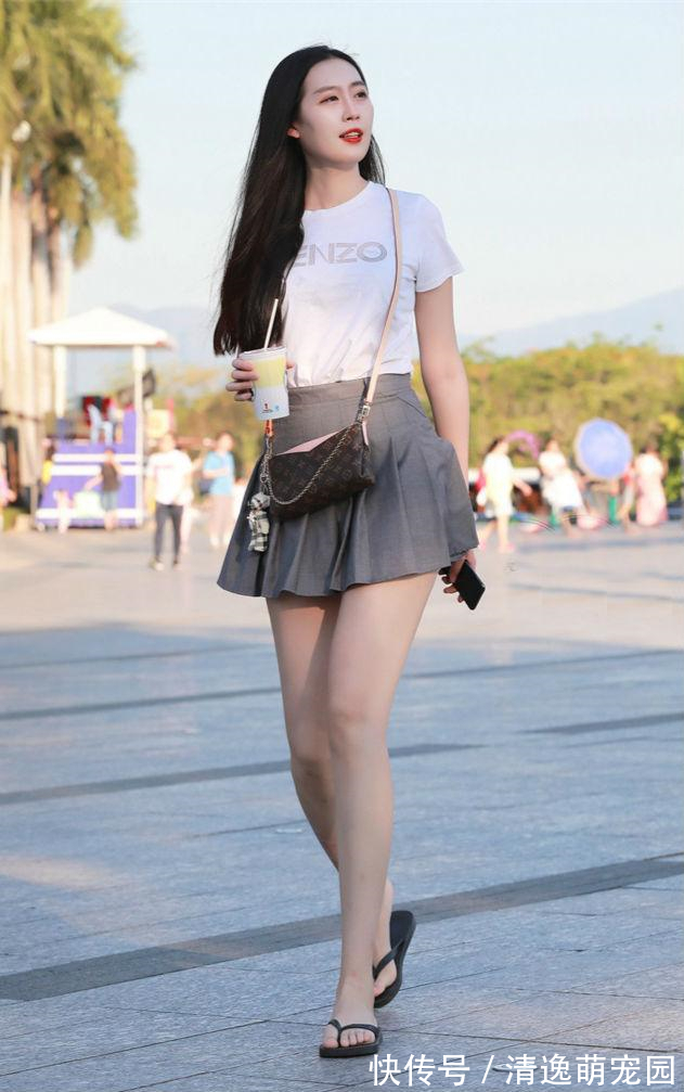 搭配 小姐姐这身搭配真是很有特点,满满的青春美